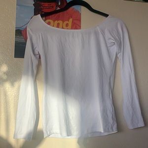 WHITE OFF THE SHOULDER TOP
